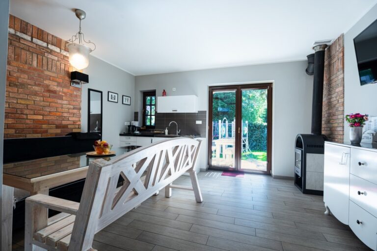 Salon z jadalnią, domek nr 4 – Hallerówka, domki we Władysławowie